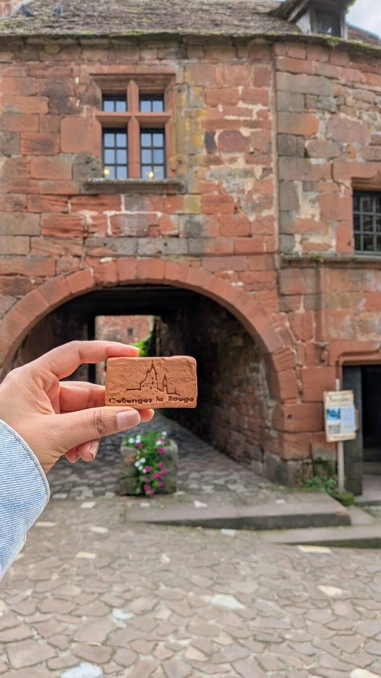 Maison de la Sirène, Collonges-la-Rouge, red stone house, medieval carving