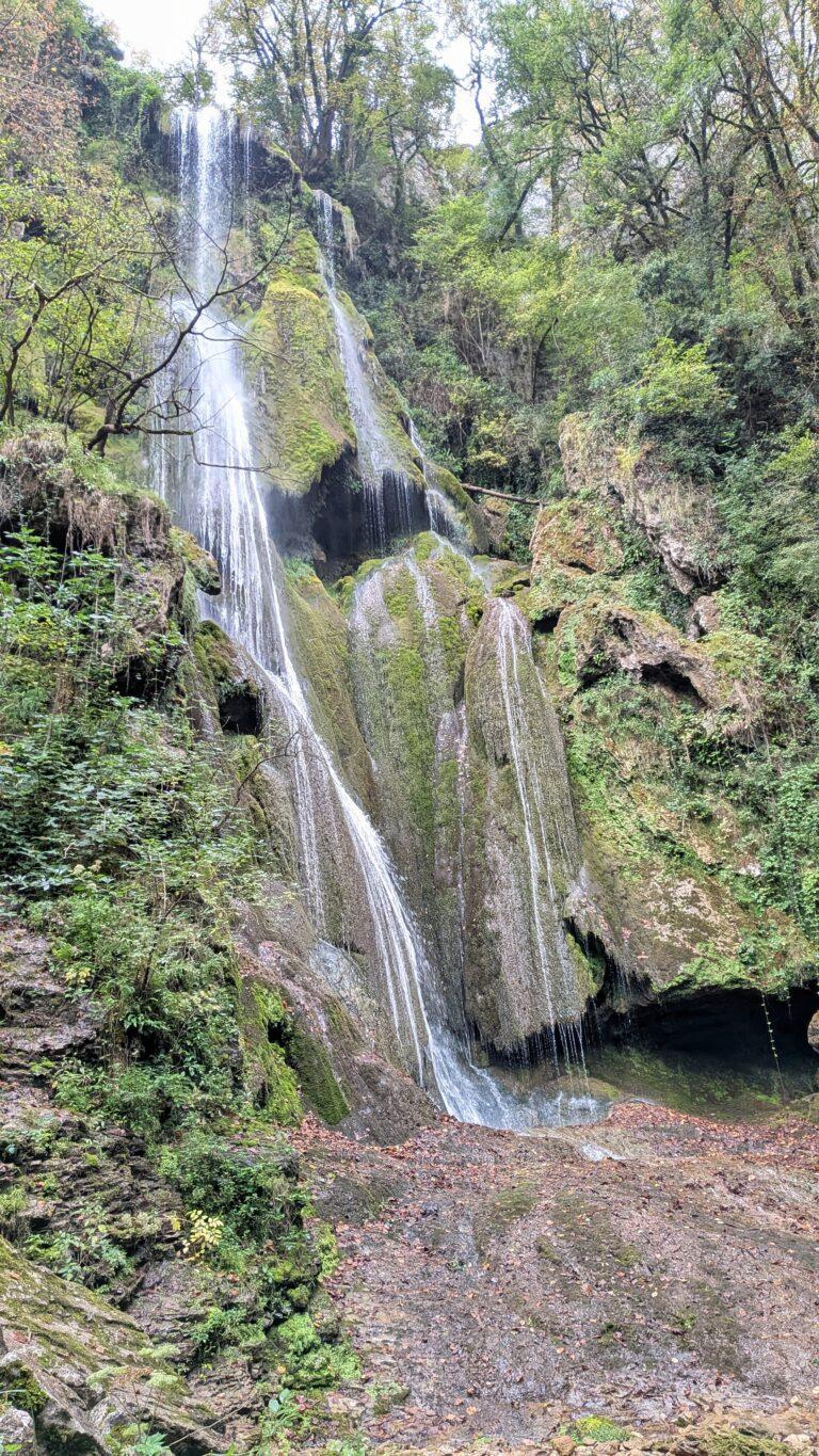Autoire waterfall, cascade d’autoire, natural wonder, lush green landscape Autoire waterfall path, hiking trail, Lot valley, scenic nature, villages of France,